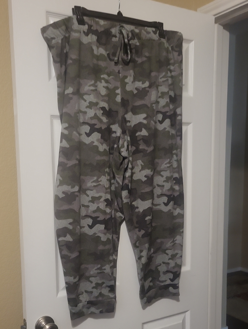 Time and Tru Green & Gray Camo Drawstring Lounge Pants